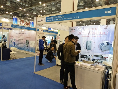 球速纳米博览会参观者