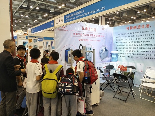 未来的科学家们咨询球速等离子清洗机