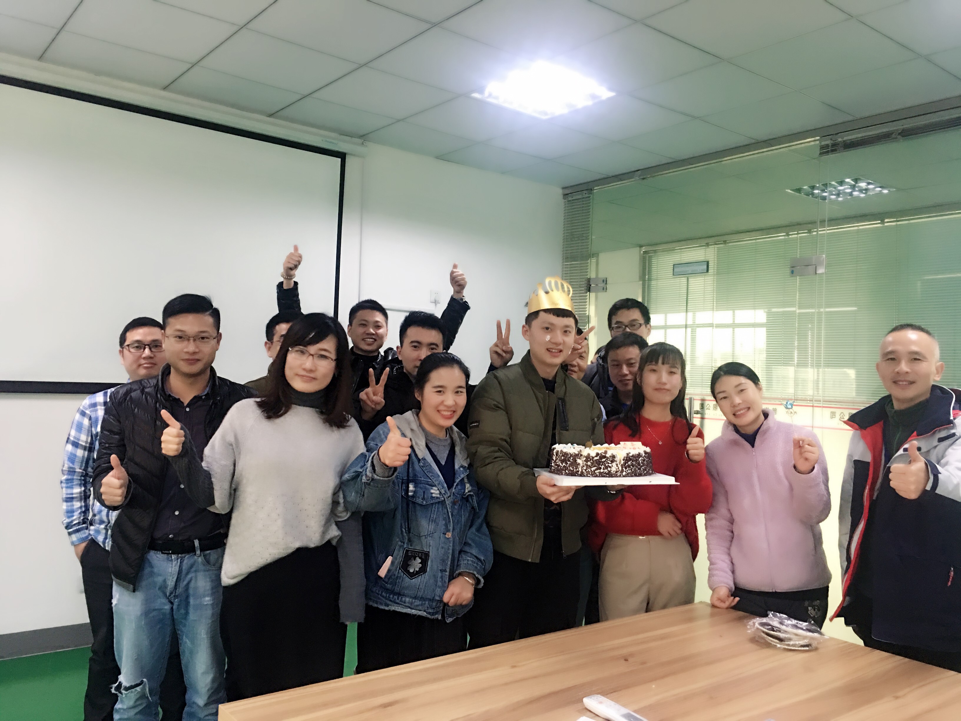 <b>球速销售部寿星沈杰生日party</b>
