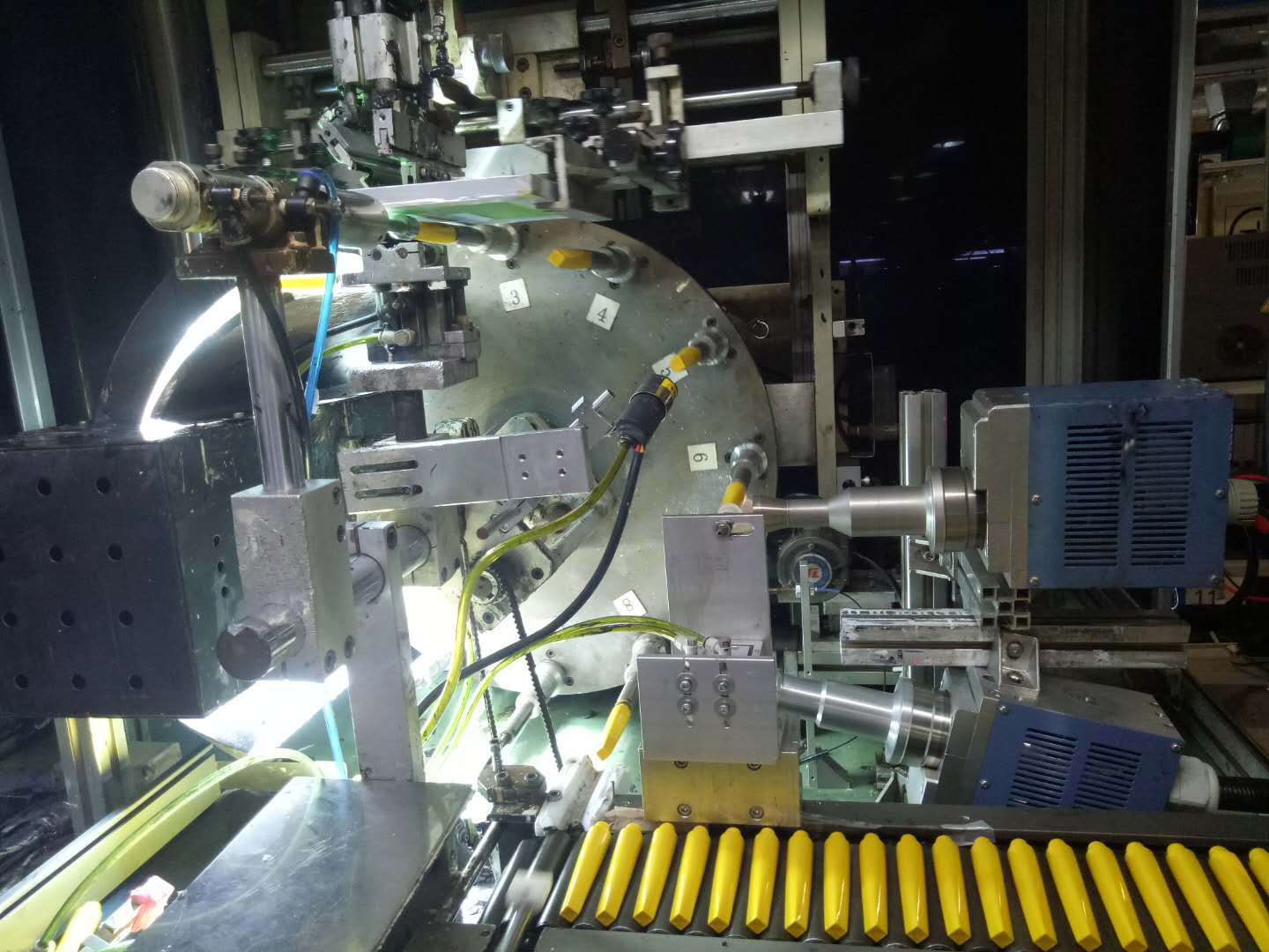化妆品包装容器处理中-球速等离子清洗机