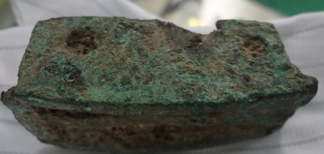 古代断戈样件等离子表面处理前-球速等离子清洗机