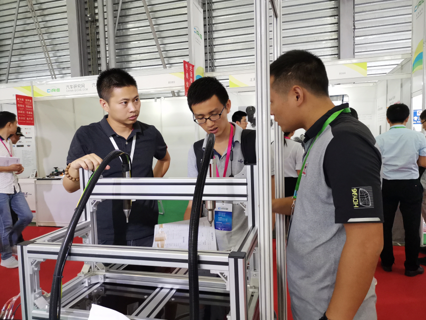 汽车内外饰展会现场-球速等离子表面处理