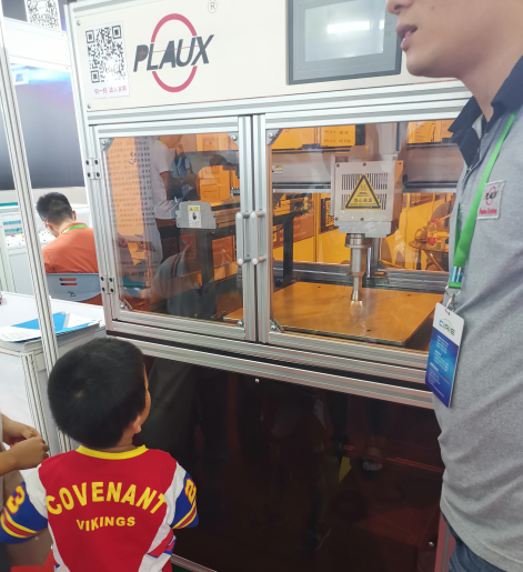 汽车内外饰展现场接待情况-球速等离子表面处理